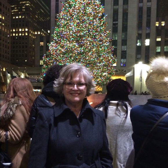 Meet your Posher, Cindy Rhea - Picture 2 of 2